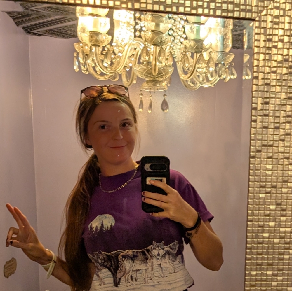 Meet your Posher, Courtney